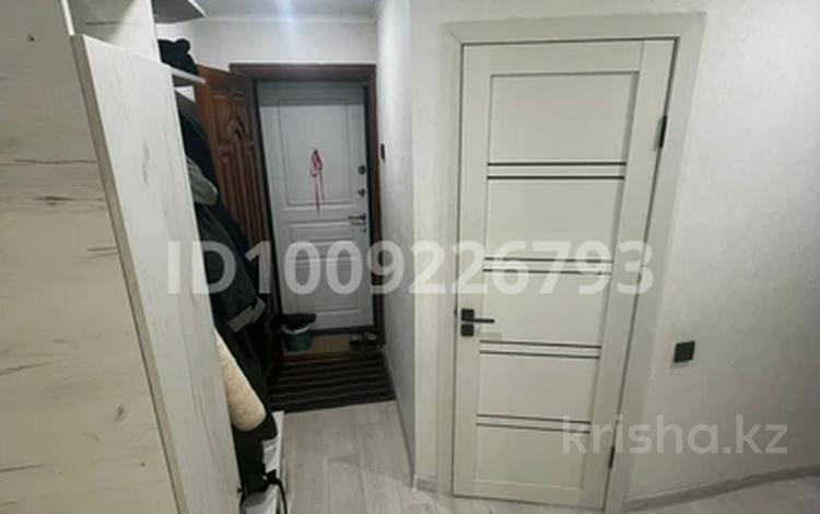 2-бөлмелі пәтер · 40 м² · 2/2 қабат, Нефтяников 23а — Супермаркет Дина, бағасы: 9 млн ₸ в Актобе, мкр Гормолзавод — фото 2