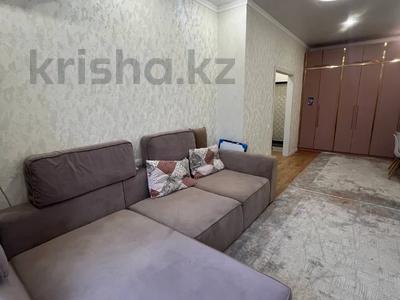 1-комнатная квартира, 41 м², 8/10 этаж, мкр Юго-Восток, Микрорайон Байкена Ашимова 21а за 21.8 млн 〒 в Караганде, Казыбек би р-н