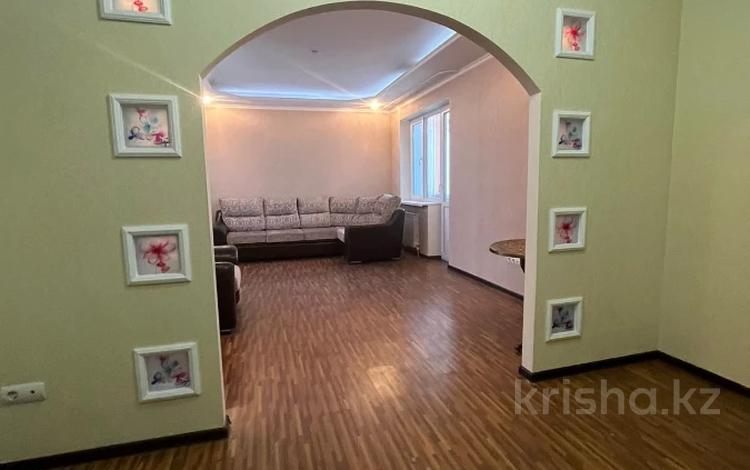 3-комнатная квартира, 90 м², 6/9 этаж, Кенесары хана за 55 млн 〒 в Алматы — фото 2