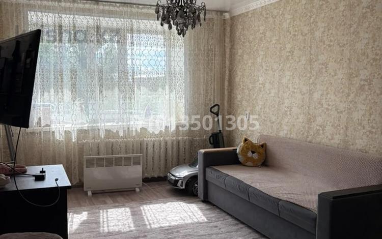 3-комнатная квартира · 53 м² · 2/5 этаж, 3 микрорайон 10 за 130 000 ₸ в Абай — фото 2