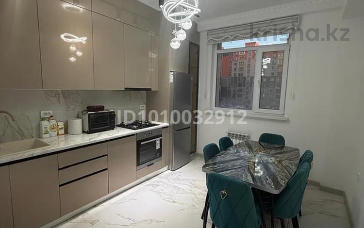 2-комнатная квартира · 70 м² · 3/9 этаж, мкр Нурсая, Абулхайыр хана 51а за 300 000 ₸ в Атырау — фото 3