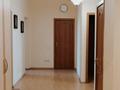3-комнатная квартира, 125 м², 8/10 этаж помесячно, Азербайжана Мамбетова 2 за 310 000 〒 в Астане, Сарыарка р-н — фото 15