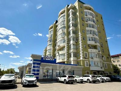 3-комнатная квартира · 124 м² · 2/9 этаж, Сатпаева 33 за 51.5 млн 〒 в Атырау