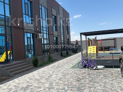 4-бөлмелі пәтер · 150 м², Баянова 218 — Атакент-Таунхаус - ориентир Тараз Арена, бағасы: 56 млн 〒