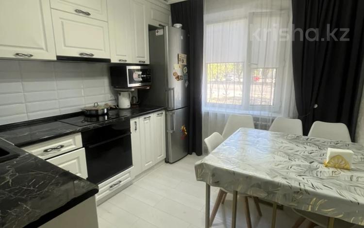 2-комнатная квартира · 54 м² · 1/9 этаж, мкр Юго-Восток, мкр Гульдер 1 15 за 22 млн ₸ в Караганде, Казыбек би р-н — фото 2