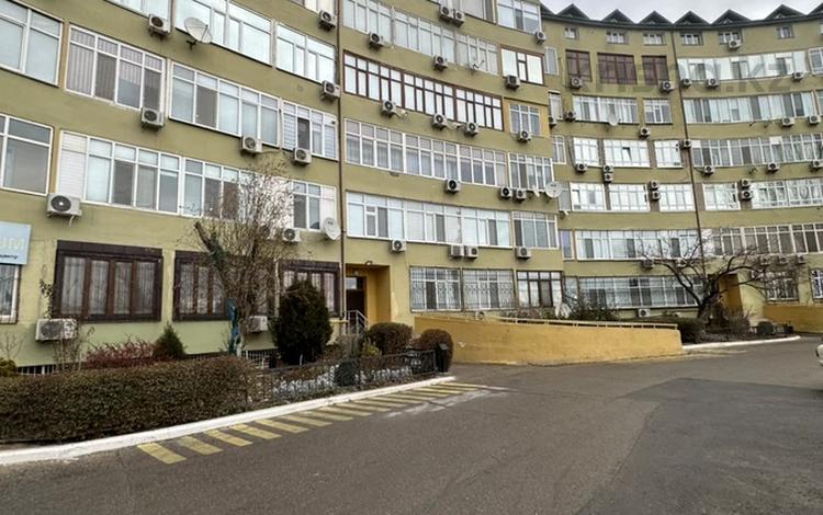 3-комнатная квартира, 150 м², 3/7 этаж помесячно, 10-й мкр 2 за 350 000 〒 в Актау, 10-й мкр — фото 12