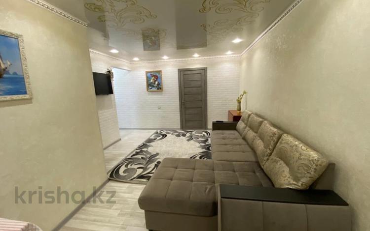 2-комнатная квартира, 48 м², 3/5 этаж посуточно, Назарбаева 56 за 12 000 〒 в Талдыкоргане — фото 2