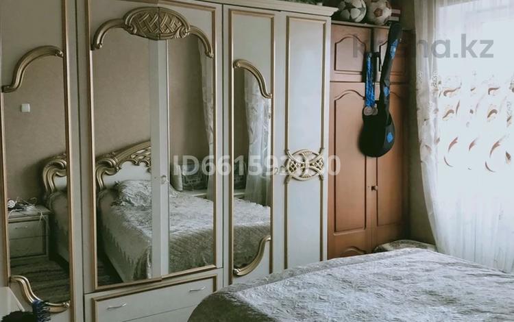 3-бөлмелі пәтер · 63 м² · 4/5 қабат, ул. Айтеке би, бағасы: 27 млн ₸ в Таразе — фото 2