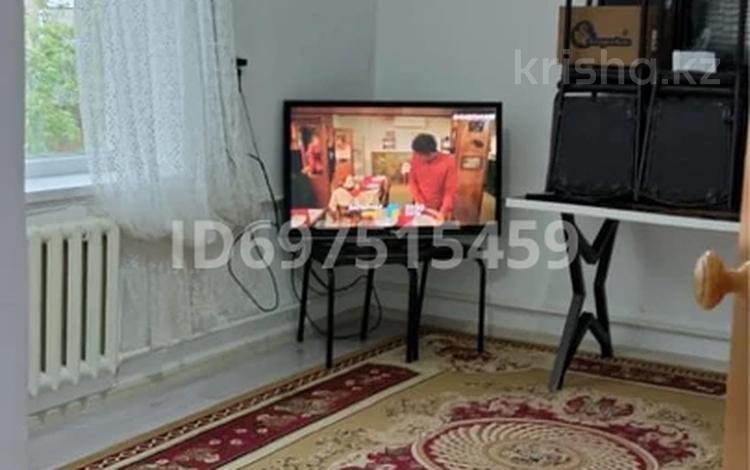 2-бөлмелі пәтер · 40.3 м² · 3/3 қабат, Сураншы Батыр 4 — Возле магазина Юсуф, бағасы: 15 млн ₸ в Аксукенте — фото 2