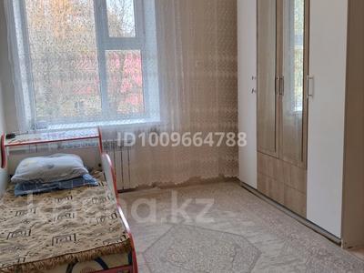 3-бөлмелі пәтер · 59 м², Привокзальная — ЖД вокзал, бағасы: 12 млн ₸ в Уральске, мкр Школьник