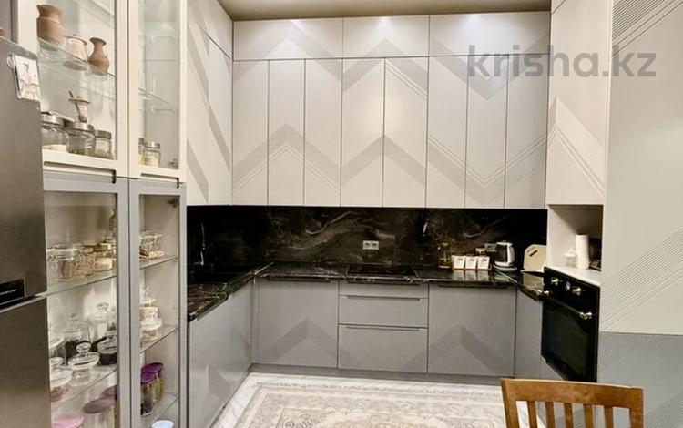 3-бөлмелі пәтер · 110 м² · 4/8 қабат, мкр Ерменсай, ул. Жаксылыка Ушкемпирова 44блок6, бағасы: 91 млн ₸ в Алматы, Бостандыкский р-н — фото 2