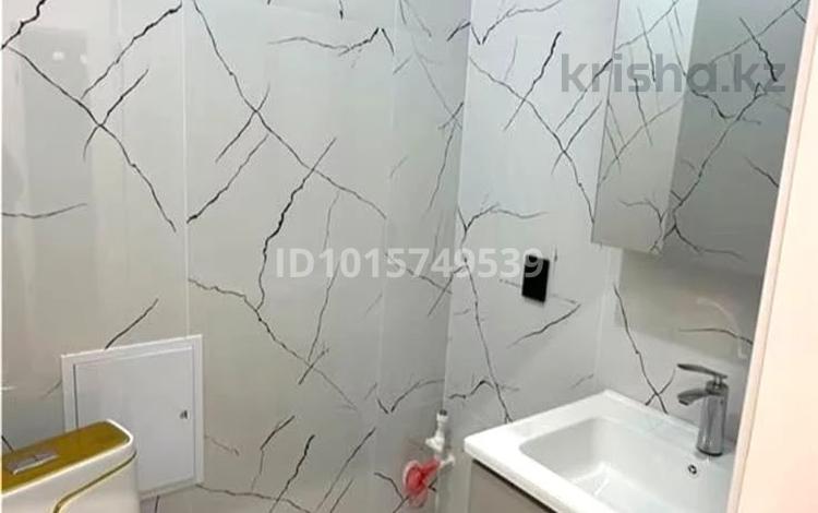 3-бөлмелі пәтер · 78 м² · 5/6 қабат, Голубые пруды ш/а. 464/11, бағасы: 50 млн ₸ в Караганде, Алихана Бокейханова р-н — фото 2