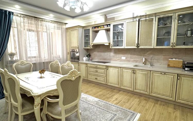 4-бөлмелі пәтер · 200 м² · 4/20 қабат, Республики 3/2, бағасы: 157 млн ₸ в Астане, Сарыарка р-н — фото 2