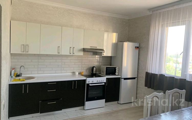 2-комнатная квартира, 90 м², 14/15 этаж помесячно, Толе би