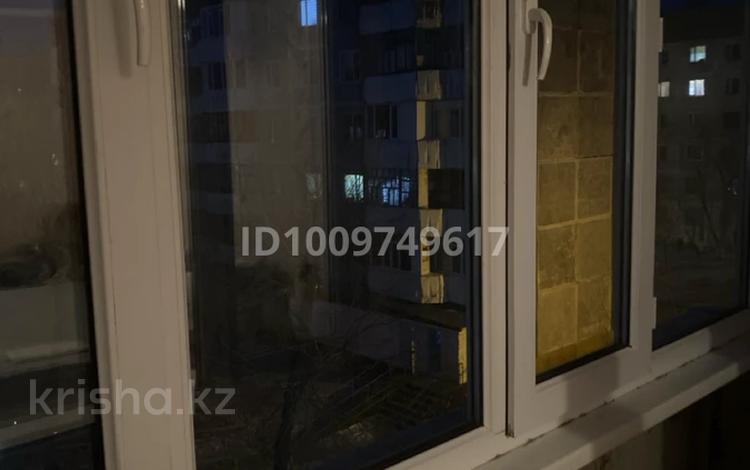 3-бөлмелі пәтер · 64 м² · 4/5 қабат, Конституция, бағасы: 6.3 млн 〒 в Солнечном — фото 2