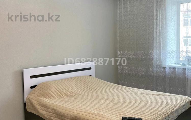 1-бөлмелі пәтер, 50 м², 4/5 қабат тәулігіне, мкр Кадыра Мырза-Али 9, бағасы: 10 000 〒 в Уральске, мкр Кадыра Мырза-Али — фото 2