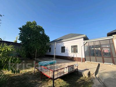 Отдельный дом · 6 комнат · 130 м² · 8 сот., ул. А. Сулейменова 21 — Дом находится возле ЦРБ и Азия мед. таможня капланбек. за 23 млн ₸ в Сарыагаш