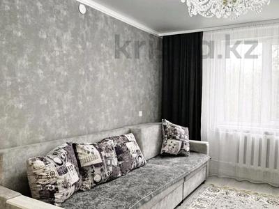 3-комнатная квартира · 64 м² · 3/10 этаж, Казахстан 64 — АДК, МИКЕН, НАБЕРЕЖНАЯ за 25 000 ₸ в Усть-Каменогорске