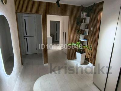 4-бөлмелі пәтер · 92 м² · 4/5 қабат, Қонаев ш/а. 71, бағасы: 30 млн ₸ в Уральске, мкр Кунаева