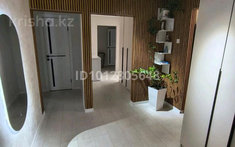 4-бөлмелі пәтер · 92 м² · 4/5 қабат, Қонаев ш/а. 71, бағасы: 30 млн ₸ в Уральске, мкр Кунаева — фото 3