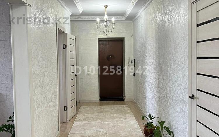 3-бөлмелі пәтер · 92.8 м² · 7/9 қабат, синицына 5а — возле больницы Венера, 11 школа, колледж Семей, бағасы: 45 млн ₸ — фото 2