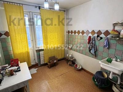 3-бөлмелі пәтер · 60 м² · 4/5 қабат, Самал 23а, бағасы: 18 млн ₸ в Талдыкоргане, мкр Самал