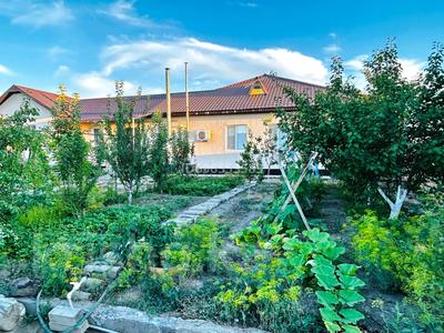 Продажа домов и дачи в Атырауской обл.: Отдельный дом · 8 комнат · 285 м² · 10 сот., Карынбаева 5 — Возле садика Нұрәлем и 36 школы гимназии за 41 млн 〒 Отдельный дом · 8 комнат · 285 м² · 10 сот., Карынбаева 5 — Возле садика Нұрәлем и 36 школы гимназии за 41 млн 〒 в Атырау, мкр Мирас