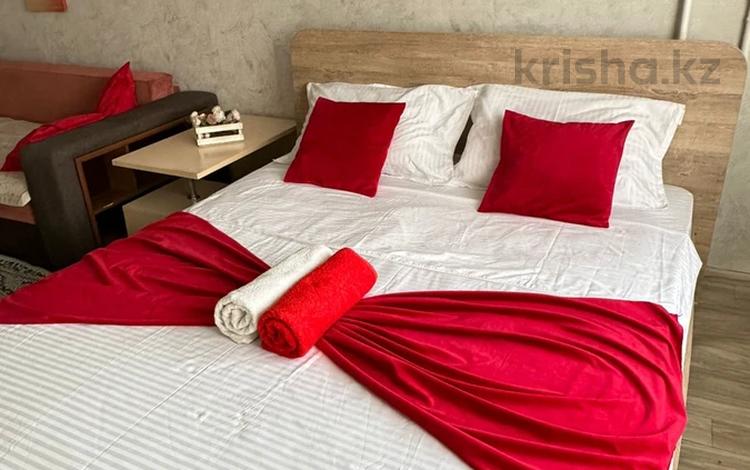 1-комнатная квартира · 38 м² · 2/5 этаж, Бурова 17 — Кабанбай батыра за 12 000 〒 в Усть-Каменогорске — фото 53