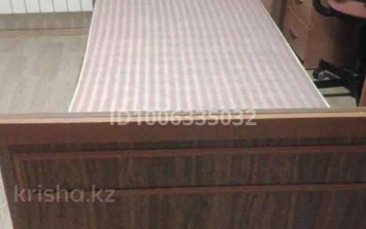 1 бөлме · 12 м² · 2 қабат, Космическая 4.1, бағасы: 120 000 ₸ в Усть-Каменогорске — фото 2