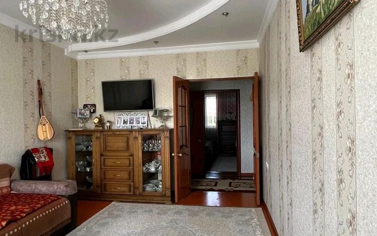 2-комнатная квартира, 54 м², 4/5 этаж, мкр Мынбулак 8 — улучшенная за 13.9 млн 〒 в Таразе — фото 2