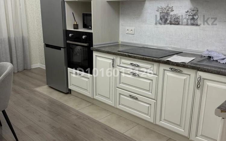 3-бөлмелі пәтер · 100 м² · 10/10 қабат, Ақсай-4 ш/а. 119, бағасы: 500 000 ₸ в Алматы, Ауэзовский р-н — фото 2