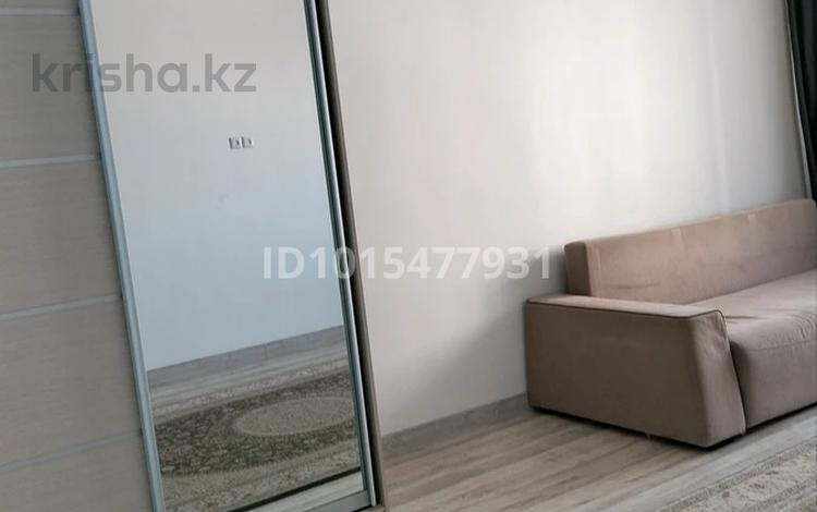 1-бөлмелі пәтер · 50 м² · 2/5 қабат, Алтын орда ш/а., Микрорайон Батыс-2 49Л, бағасы: 130 000 ₸ в Актобе, мкр. Алтын орда — фото 2