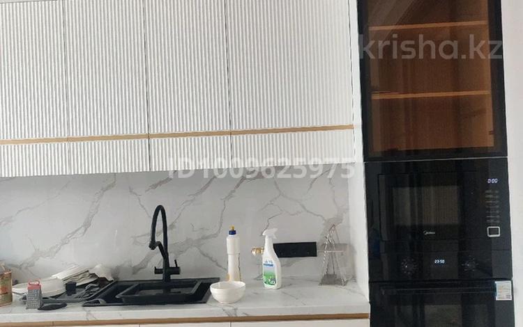 Отдельный дом · 4 комнаты · 200 м² · 220 сот., мкр Шугыла за 1 млн ₸ в Алматы, Наурызбайский р-н — фото 2