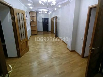 4-комнатная квартира, 186 м², 5/8 этаж, мкр 5, проспект Абая за 65 млн 〒 в Актобе, мкр 5