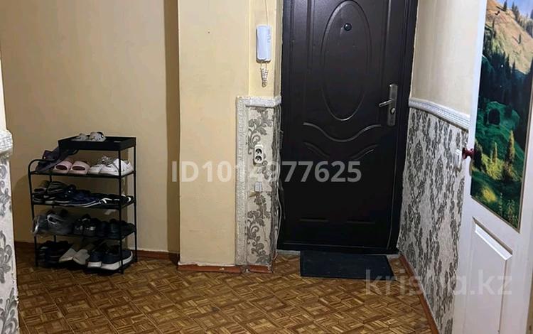 2-бөлмелі пәтер · 63 м² · 1 қабат, Толе би 55 кв13 — Полукруглый дом на макашева, бағасы: 20 млн ₸ в Каскелене — фото 2