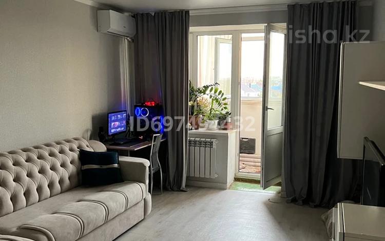 2-бөлмелі пәтер, 60 м², 5/10 қабат, мкр 12 60 — Возле тд «Аида», бағасы: 22 млн 〒 в Актобе, мкр 12 — фото 2