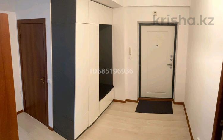 3-комнатная квартира, 75 м², 5/5 этаж помесячно, 6 микрорайон за 170 000 〒 в Талдыкоргане — фото 2