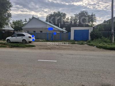 Отдельный дом · 4 комнаты · 60 м² · 7 сот., Кулымбетова — Находится между улицами Асау-барак и Джамбула за 19 млн ₸ в Актобе, мкр. Курмыш