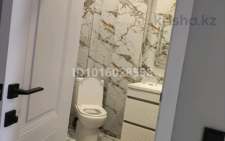 2-комнатная квартира · 70 м² · 9/9 этаж, мкр Нурсая, Елорда 6 за 250 000 ₸ в Атырау — фото 2