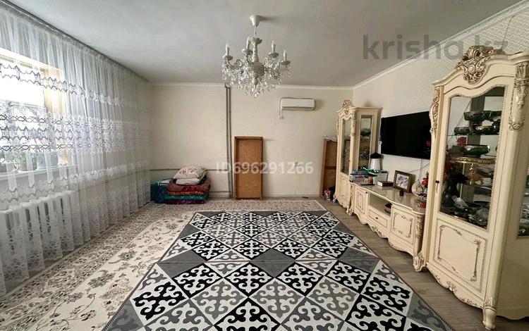 2-комнатная квартира, 54 м², 3/4 этаж, Самал 41