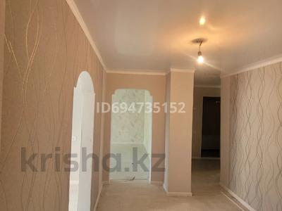 3-комнатная квартира · 63 м² · 4/5 этаж, Кердери 125/1 — Т.масина за 18 млн 〒 в Уральске, мкр Школьник