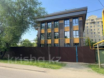 Еркін, кеңселер, дүкендер мен бутиктер, қоғамдық тамақтану орны, сұлулық салондары, медорталықтар мен дәріханалар, білім орталықтары, ойын-сауық · 1000 м², бағасы: ~ 1 млрд ₸ в Алматы, Медеуский р-н