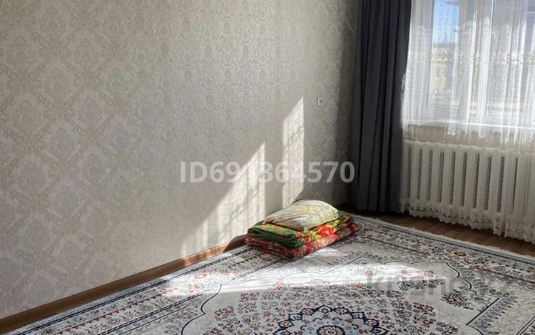 1-комнатная квартира, 32 м², 4/5 этаж, Валиханова 21 за 4.2 млн 〒 в Алге — фото 2