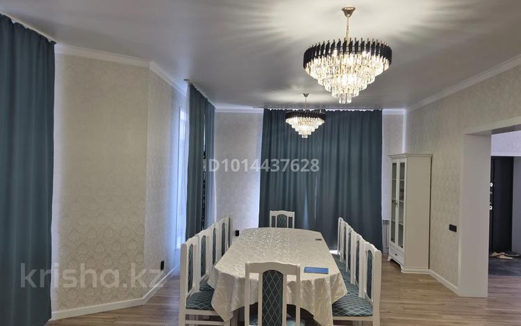 Дом · 4 комнаты · 150 м², Богенбай батыр 15а — Богенбай батыр за 300 000 ₸ в Бурабае — фото 2