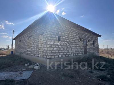 Отдельный дом · 4 комнаты · 190 м² · 8 сот., мкр Байтак-3, 13 18 — Воен часть за 12.5 млн 〒 в Атырау, мкр	Байтак-3