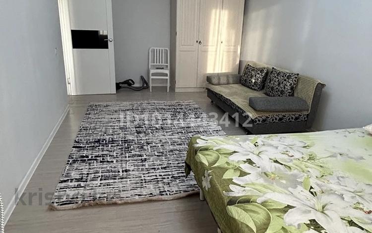1-комнатная квартира · 62 м², мкр Нурсая, Таумуш Жумагалиев 15 за 200 000 ₸ в Атырау — фото 2
