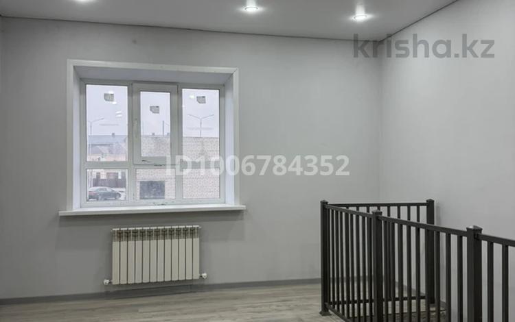 3-бөлмелі пәтер · 110 м² · 1/6 қабат, Базарбая Жуманиязова 91, бағасы: 42 млн ₸ в Уральске — фото 2