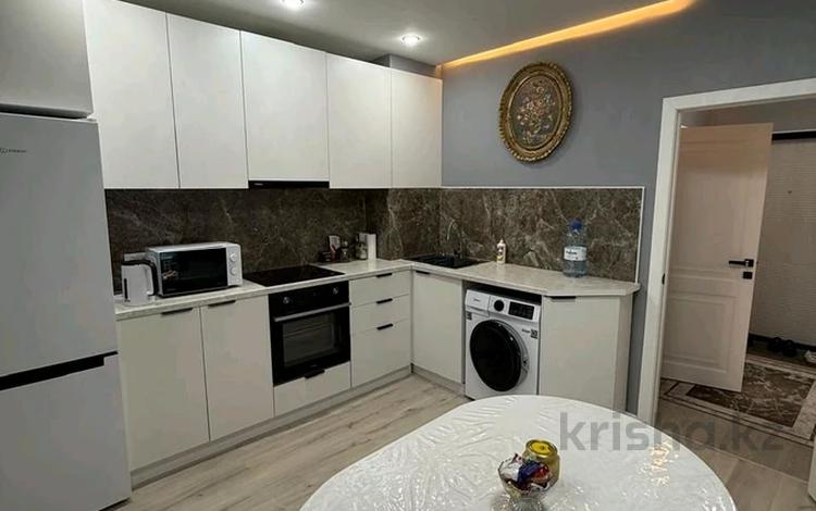 2-комнатная квартира · 60 м², Кабанбай батыра 45 за 300 000 ₸ в Астане, Есильский р-н — фото 2