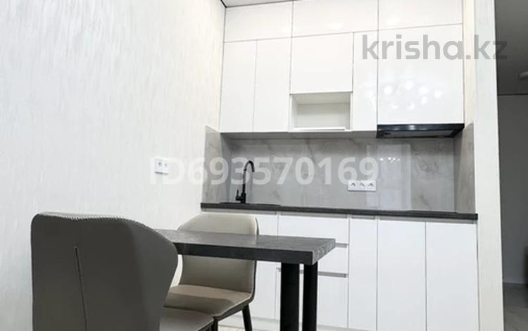 1-комнатная квартира · 37 м² · 7/11 этаж, Абикен Бектурова 11/1 за 13 000 ₸ в Астане, Нура р-н — фото 2