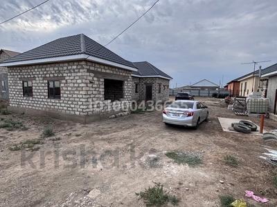 Отдельный дом · 4 комнаты · 144 м² · 8 сот., мкр Аксай-2, 18 34 за 11 млн 〒 в Атырау
